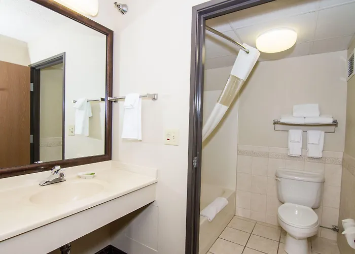 Hotel Americinn By Wyndham Peoria