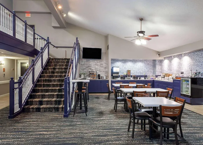 Hotel Americinn By Wyndham Peoria